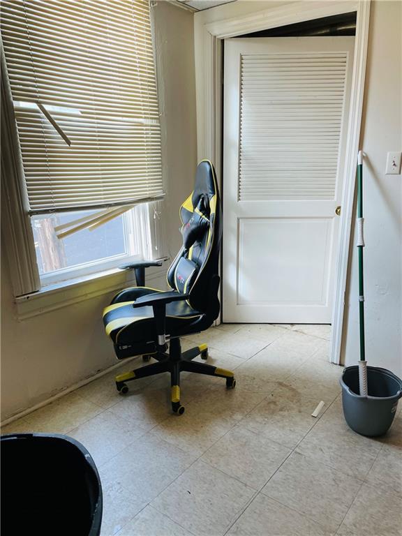 175 Steuben Street Pittsburgh, PA 15220 - Photo 21 of 40 a room with a table and chairs