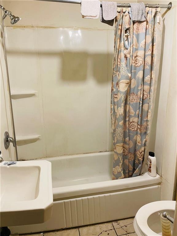 175 Steuben Street Pittsburgh, PA 15220 - Photo 23 of 40 a bathroom with a bathtub and shower