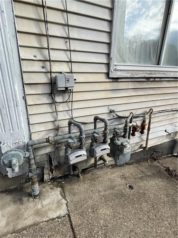 175 Steuben Street Pittsburgh, PA 15220 - Photo 36 of 40 a view of a room with gym equipment