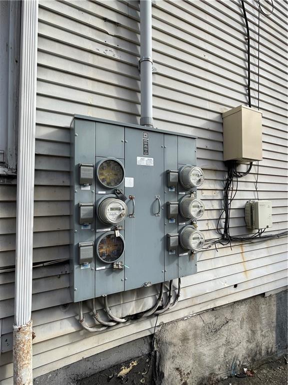 175 Steuben Street Pittsburgh, PA 15220 - Photo 37 of 40 a bathroom with a sink and a mirror