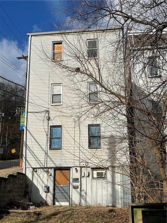 175 Steuben Street Pittsburgh, PA 15220 - Photo 38 of 40 front view of a house with a street