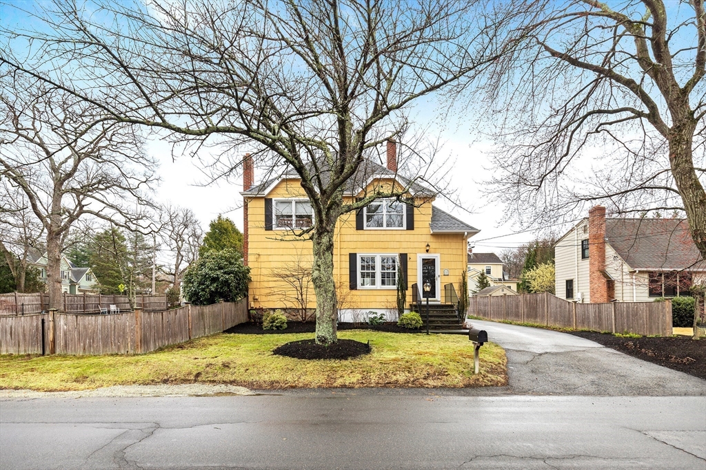 6 Freemont Street Lexington, MA 02421 - Photo 3 of 36