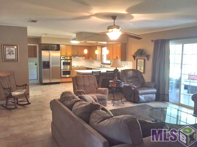 634 Rodney Drive Baton Rouge, LA 70808 - Photo 5 of 11 Living and Kitchen
