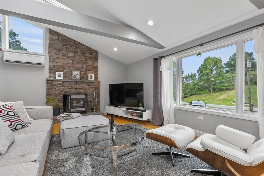 8 Silvermine Road Boxford, MA 01921 - Photo 5 of 42 Gallery Image 5