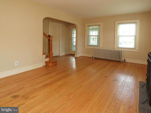 9209 Ox Road Lorton, VA 22079 - Photo 11 of 28 Living Room
