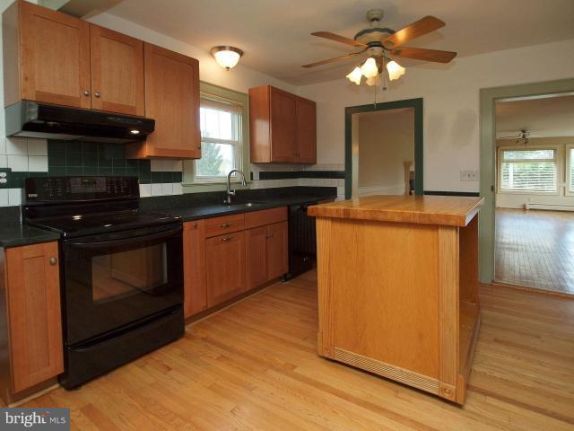 9209 Ox Road Lorton, VA 22079 - Photo 13 of 28 Kitchen