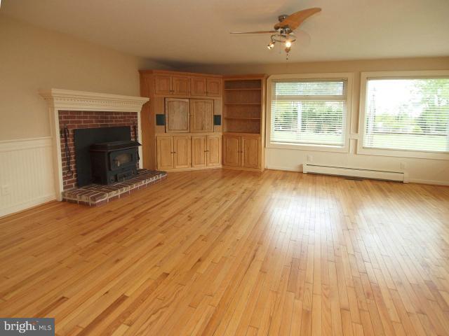 9209 Ox Road Lorton, VA 22079 - Photo 3 of 28 Family Room
