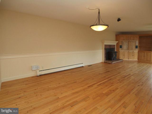 9209 Ox Road Lorton, VA 22079 - Photo 6 of 28 Family Room