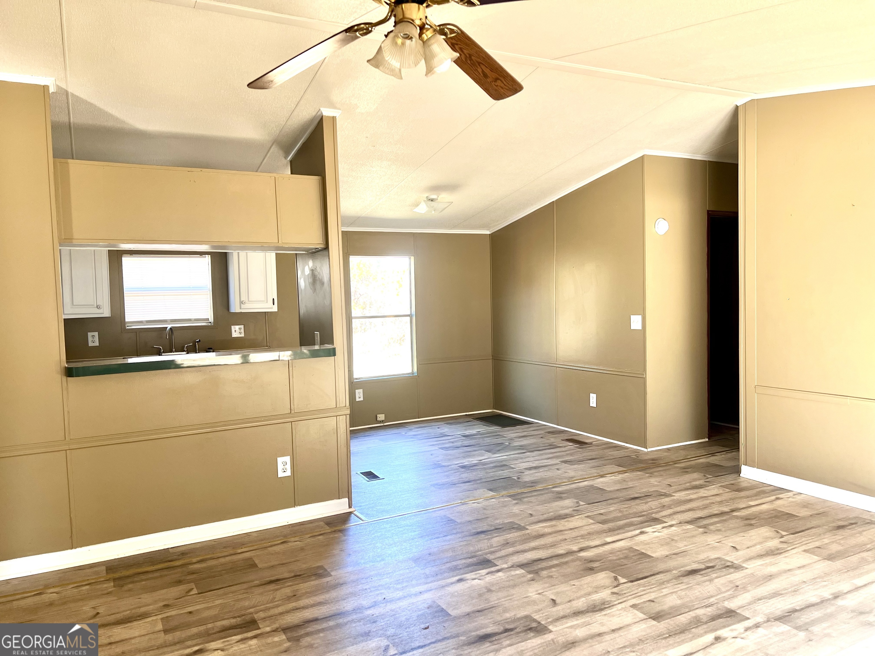 141 Shady Oaks Road Eastman, GA 31023 - Photo 13 of 26 a view of a bathroom with a shower