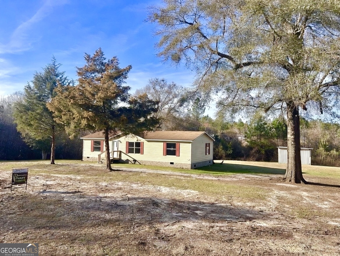 141 Shady Oaks Road Eastman, GA 31023 - Photo 2 of 26 a front view of a house with a yard