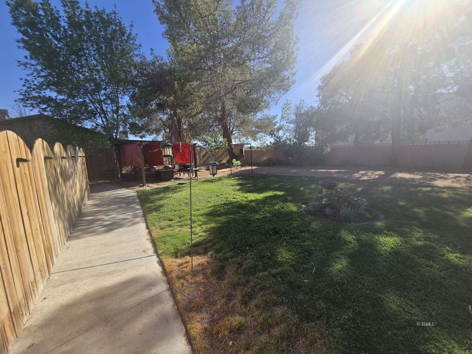 201 East Benson Avenue Ridgecrest, CA 93555 - Photo 29 of 35 a view of yard