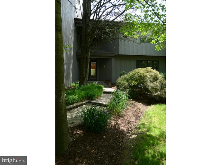 16 Indian Run Road Princeton Junction, NJ 08550 - Photo 2 of 25 Exterior Front