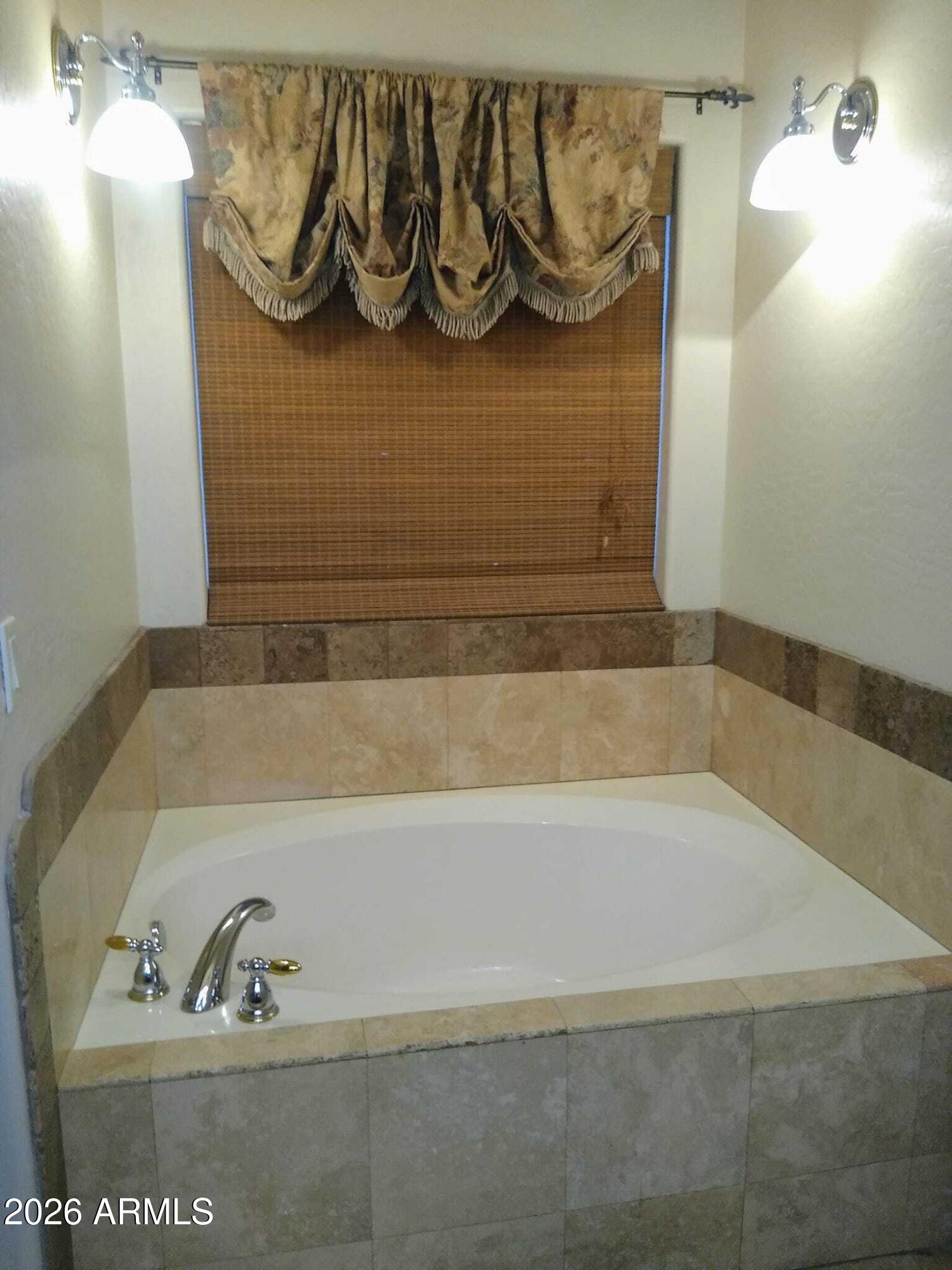 242 North Pima Road Buckeye, AZ 85326 - Photo 13 of 21 Master bath tub