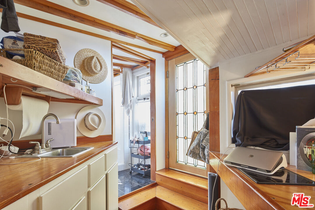 453 Rialto Avenue Venice, CA 90291 - Photo 28 of 34