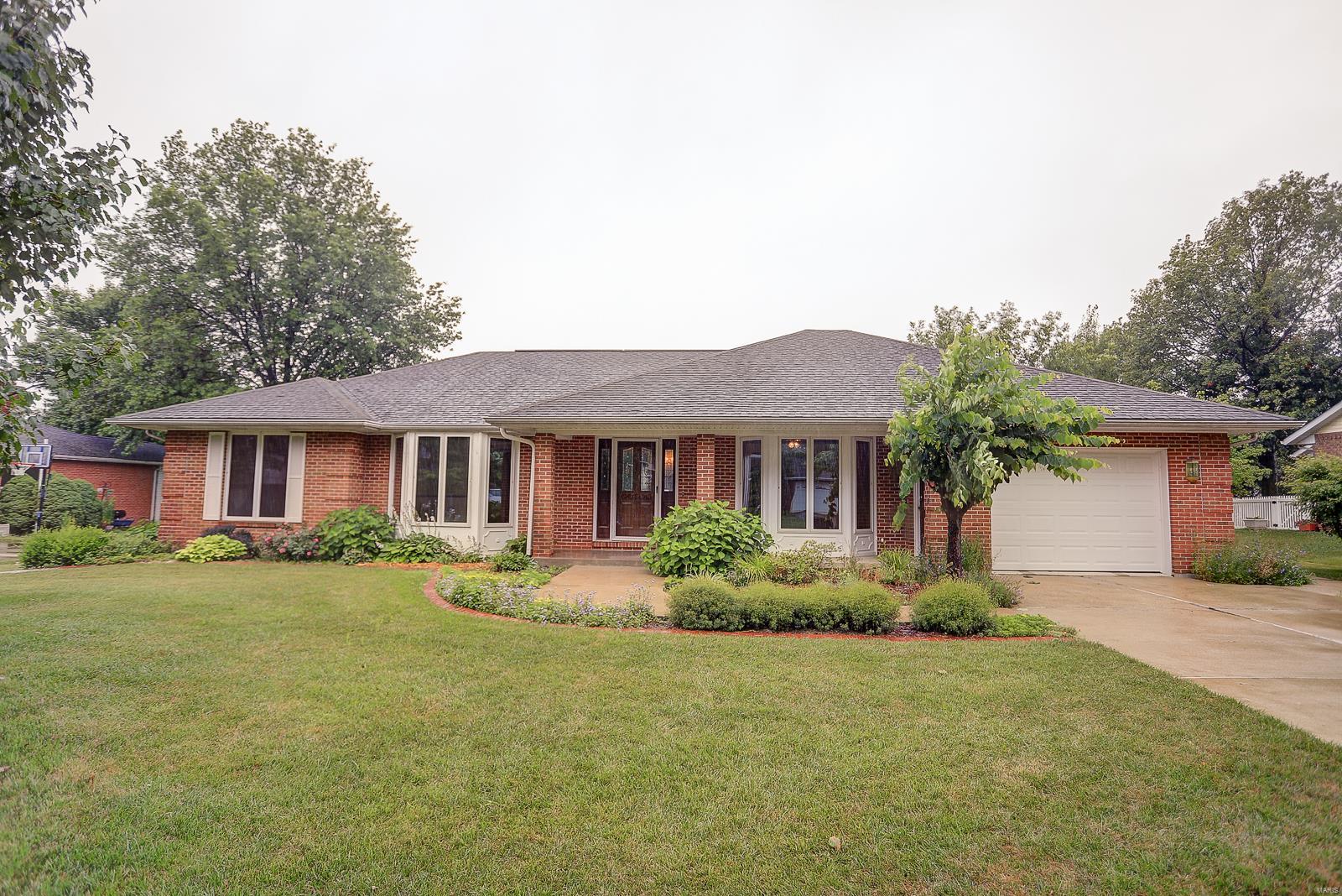 312 Hartmann Street Waterloo, IL 62298 - Photo 1 of 33 Gallery Image 1