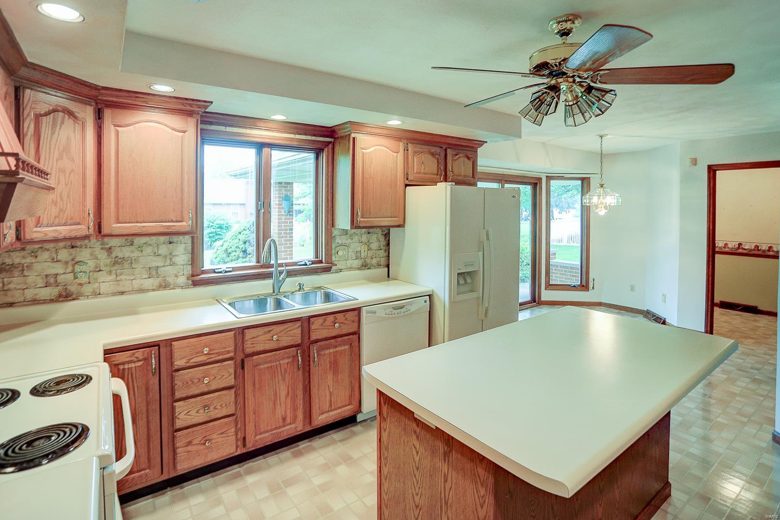 312 Hartmann Street Waterloo, IL 62298 - Photo 12 of 33 Gallery Image 12