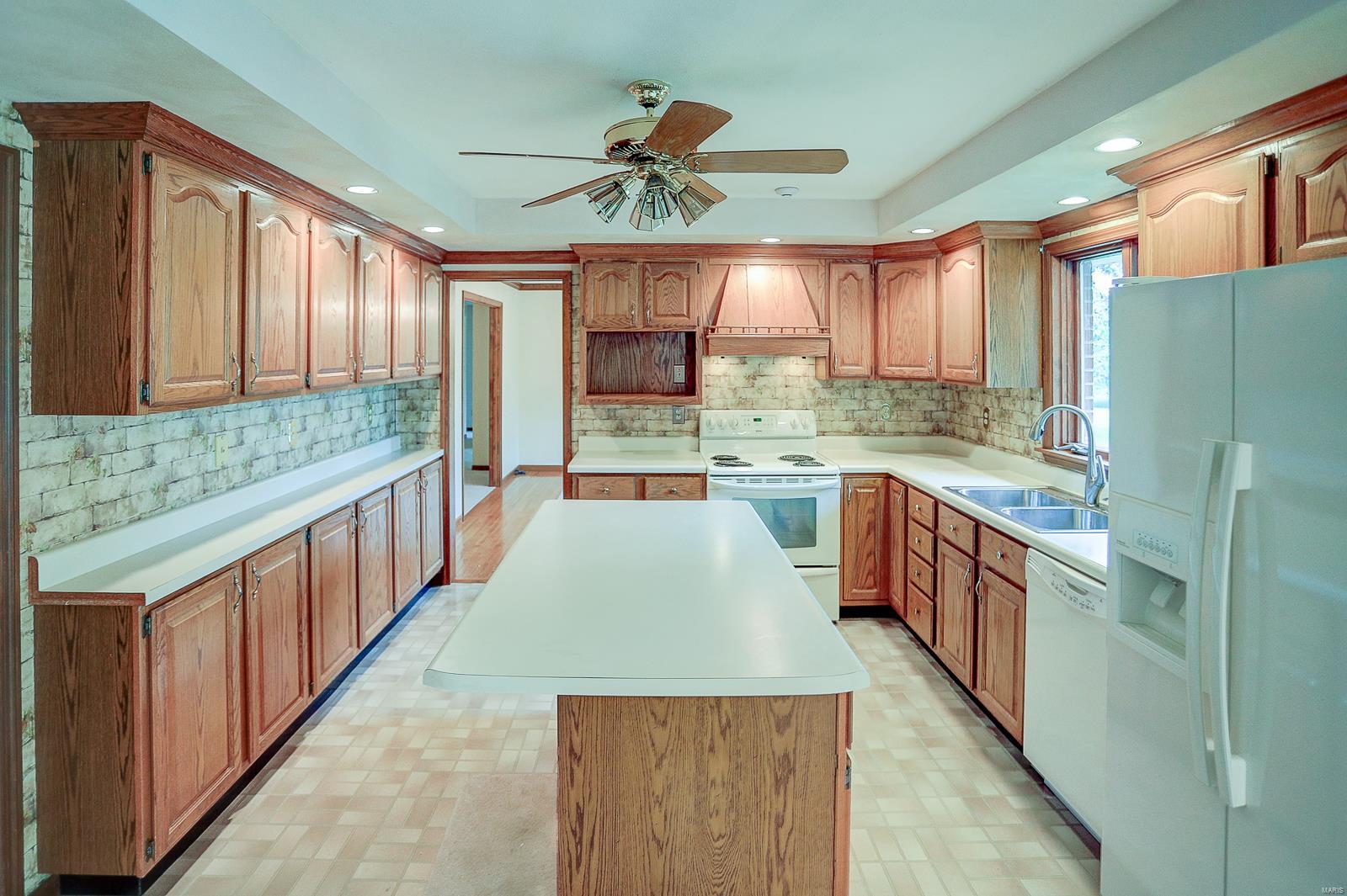 312 Hartmann Street Waterloo, IL 62298 - Photo 13 of 33 Gallery Image 13