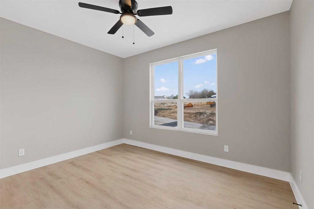 6027 Plum Dale Road Dallas, TX 75241 - Photo 17 of 33 This can be use as a bedroom or an office