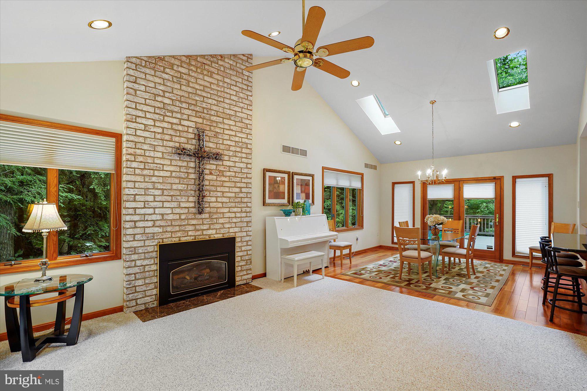 134 Bloody Spring Road Bernville, PA 19506 - Photo 4 of 31 Living room
