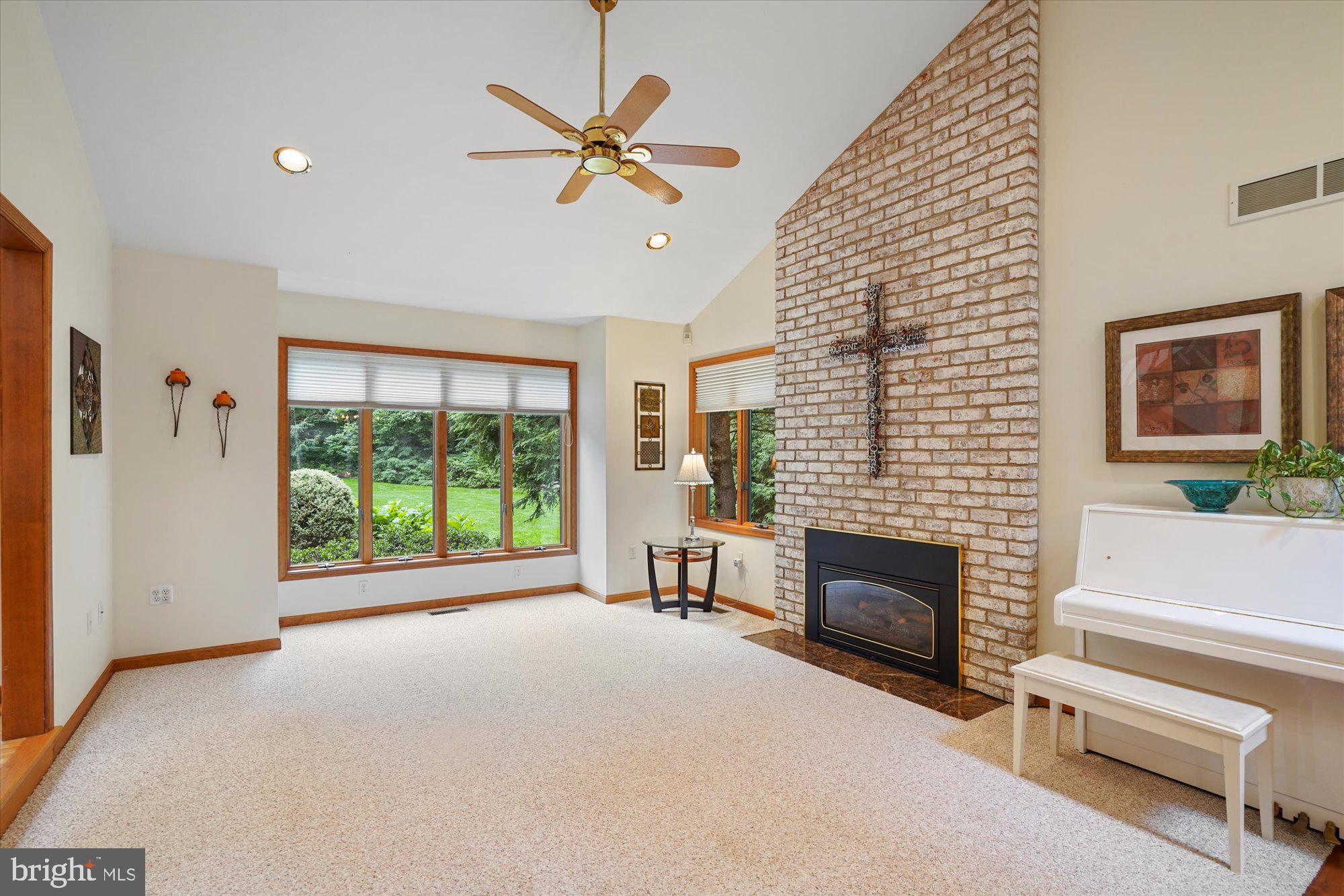 134 Bloody Spring Road Bernville, PA 19506 - Photo 5 of 31 Living room