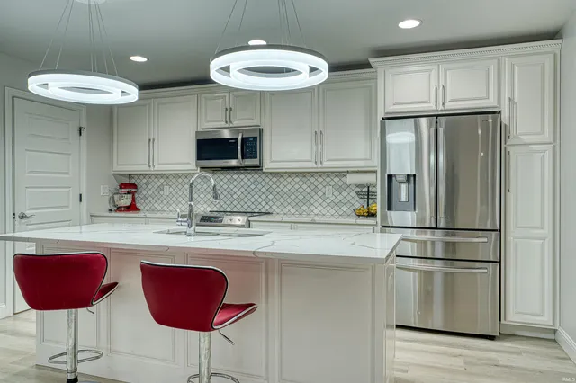 $1,450,000 | 8671 Angel Drive, Newburgh, IN 47630