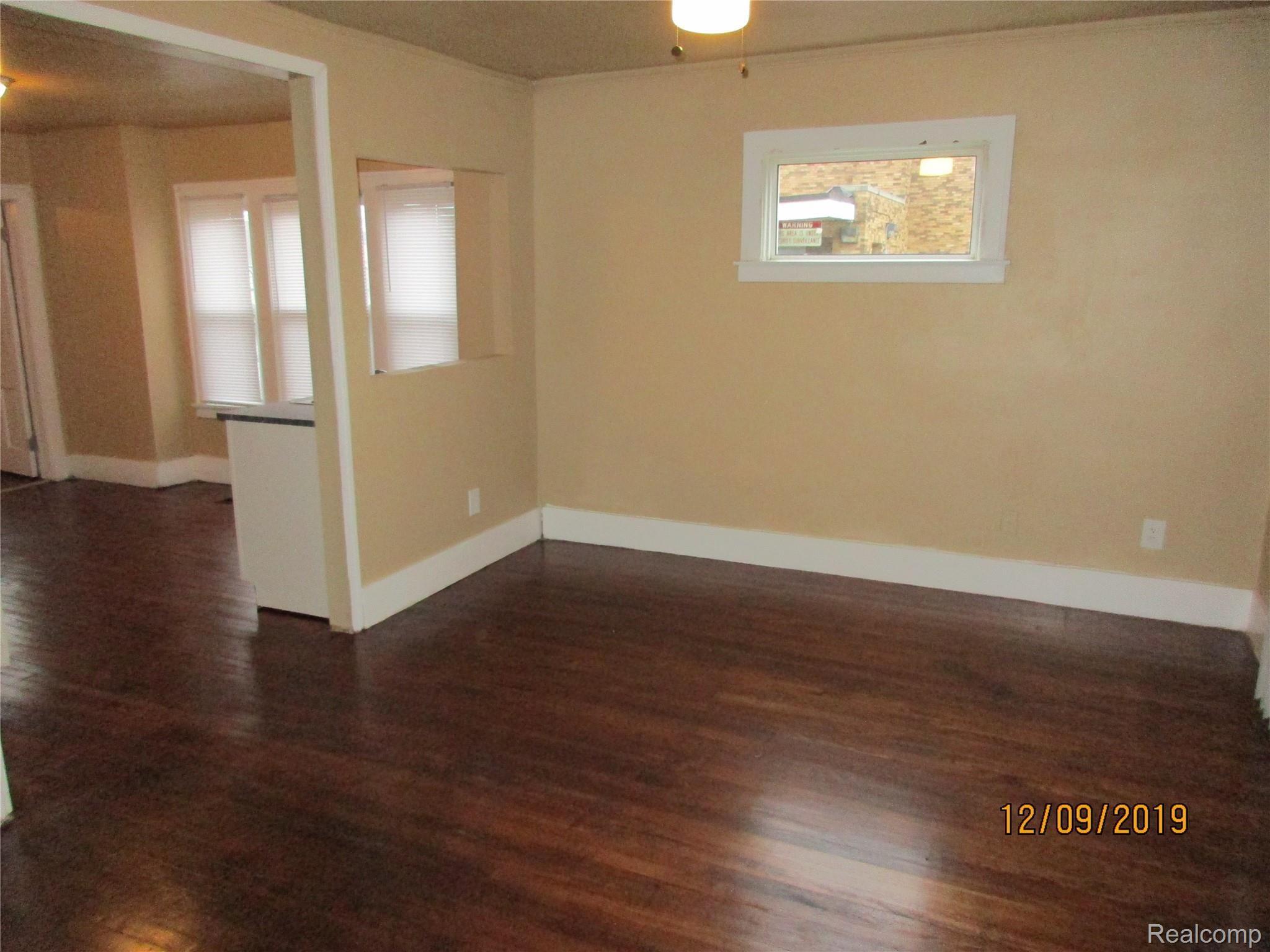 42 Oak Street River Rouge, MI 48218 - Photo 3 of 22 Lower Level Unit #1 Living Room