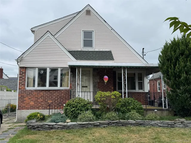 $899,000 | 1403 Park Avenue, New Hyde Park, NY 11040