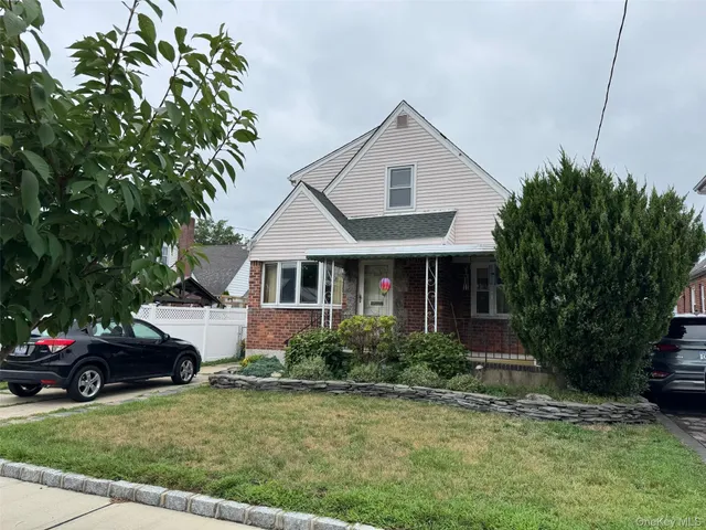 $899,000 | 1403 Park Avenue, New Hyde Park, NY 11040