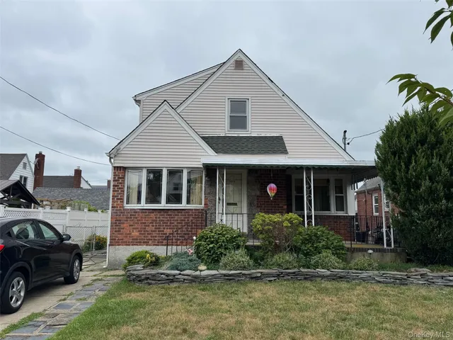 $899,000 | 1403 Park Avenue, New Hyde Park, NY 11040