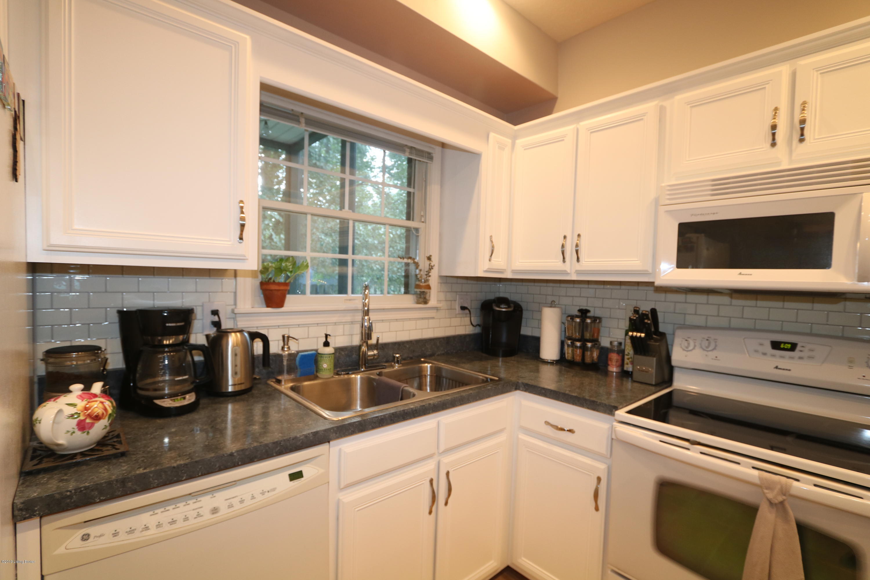 3100 Hendon Road Louisville, KY 40220 - Photo 13 of 36 2019-08-09 18.41.54