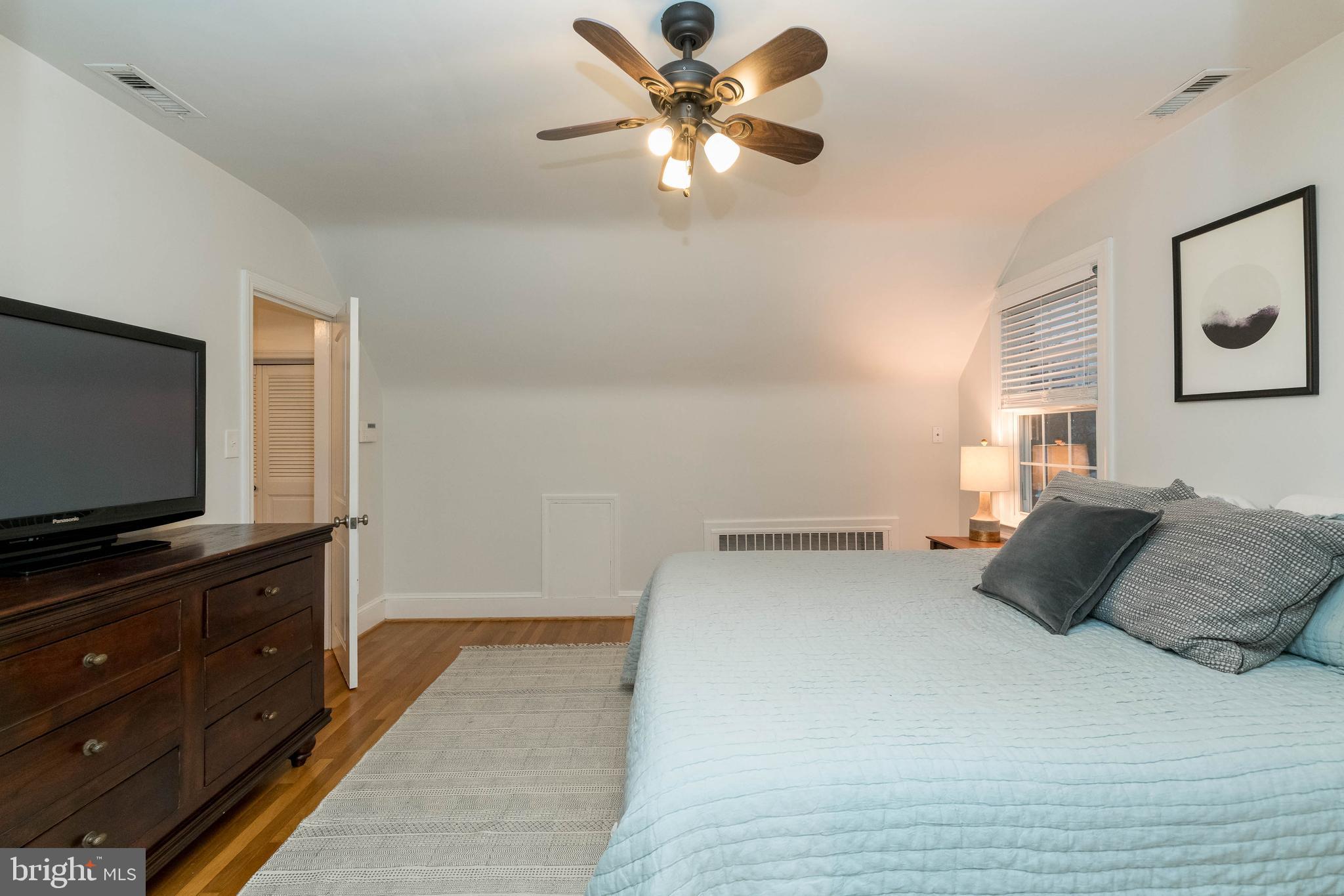 526 Overbrook Road Baltimore, MD 21212 - Photo 20 of 42 Master Bedroom with king size bed