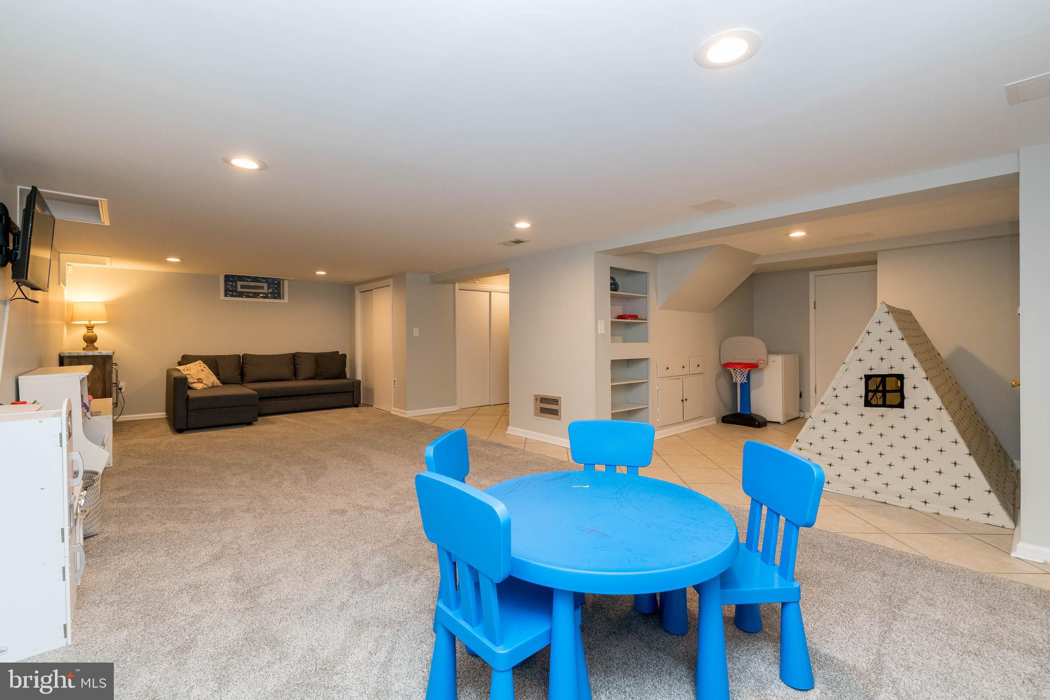 526 Overbrook Road Baltimore, MD 21212 - Photo 30 of 42 Large family room in lower level!