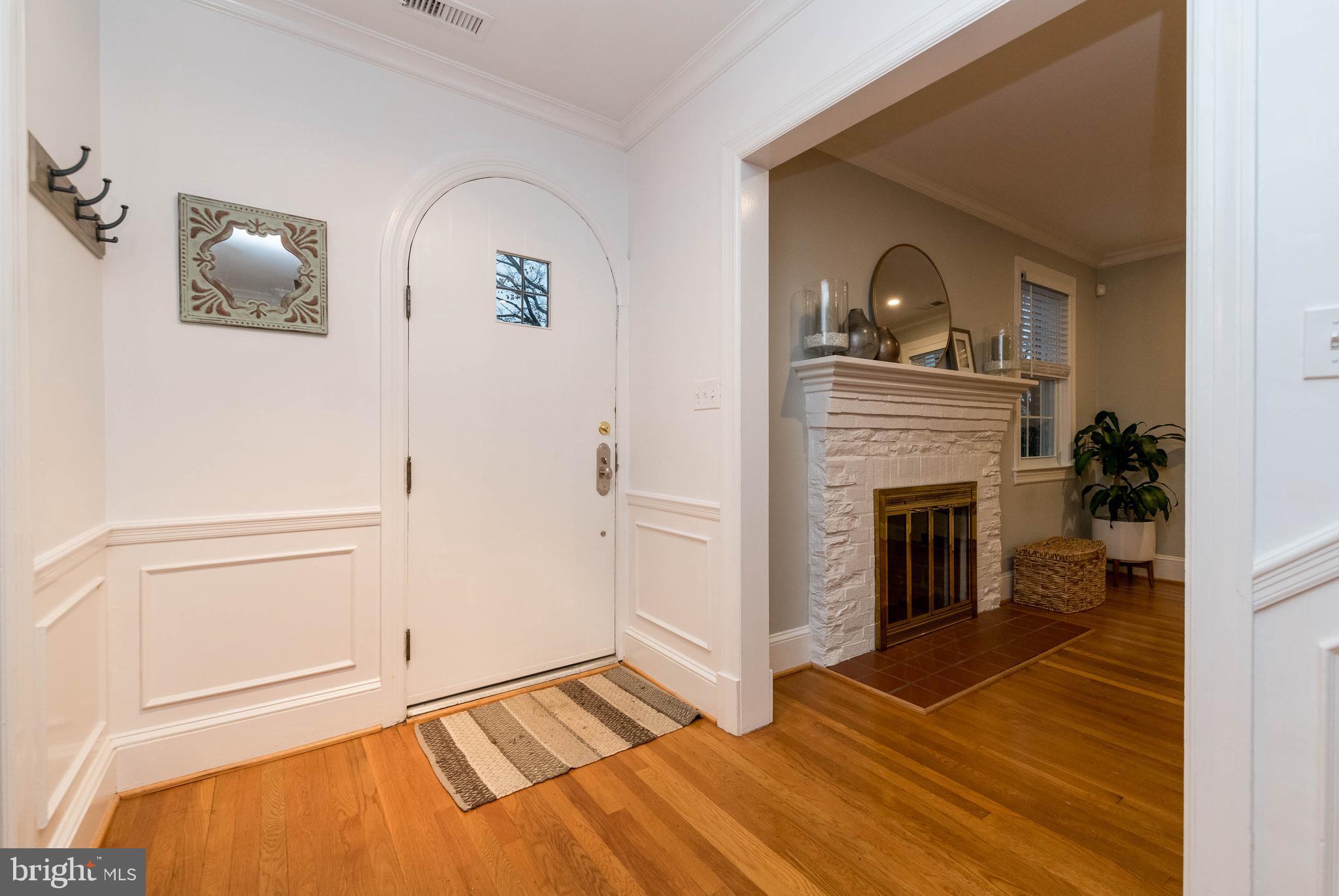 526 Overbrook Road Baltimore, MD 21212 - Photo 4 of 42 Foyer