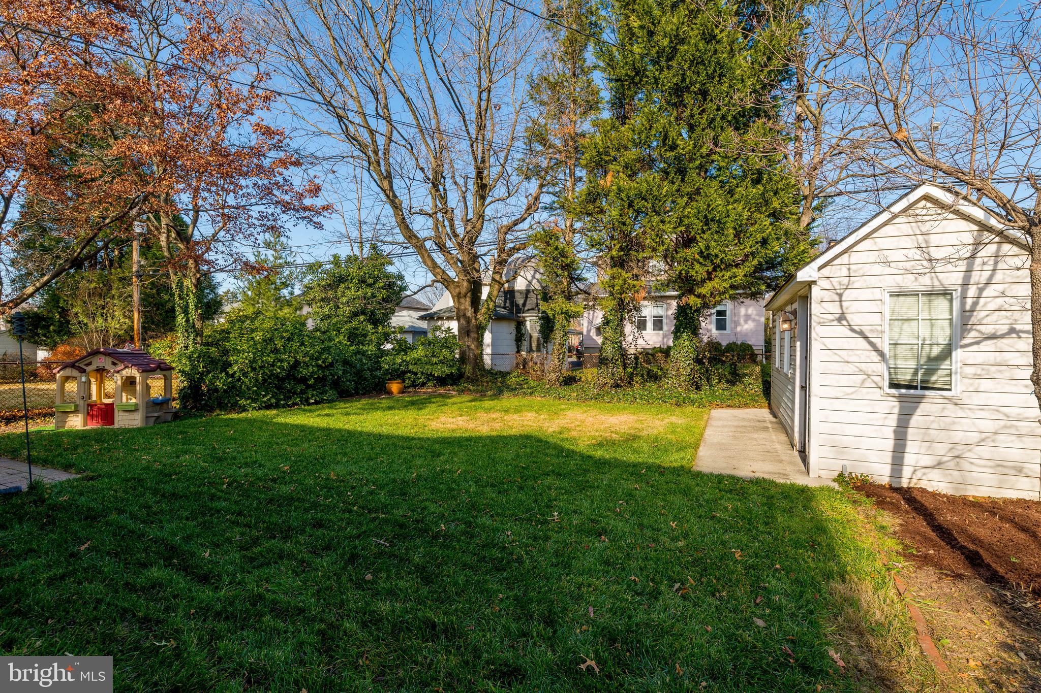 526 Overbrook Road Baltimore, MD 21212 - Photo 36 of 42 Love this fenced yard!
