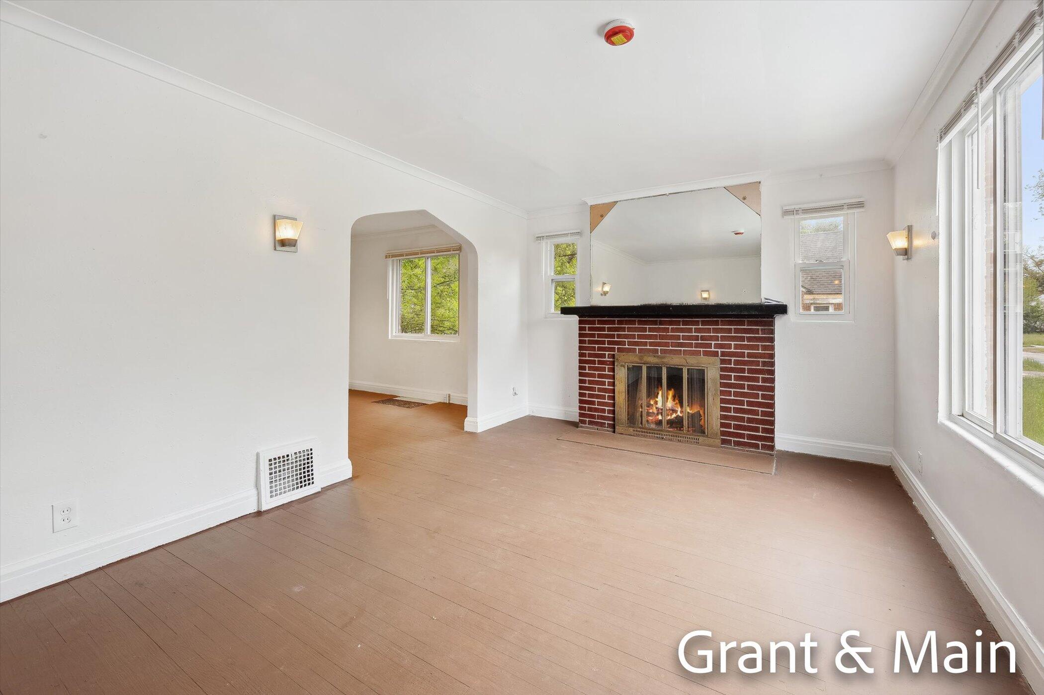 19250 Charest Street Detroit, MI 48234 - Photo 3 of 19 07-19250-Charest-St-Detroit-MI-48234-Win