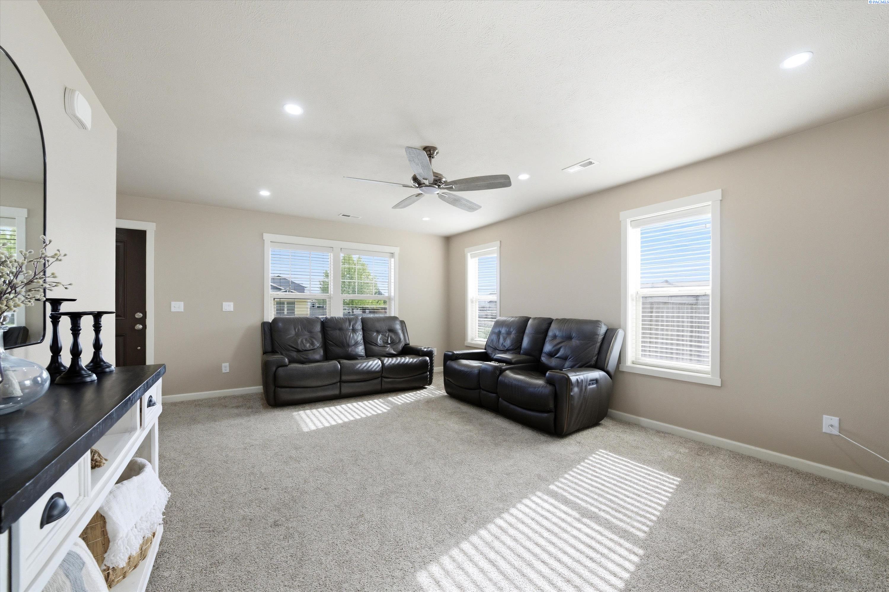 5617 Springfield Drive Pasco, WA 99301 - Photo 5 of 39 Gallery Image 5