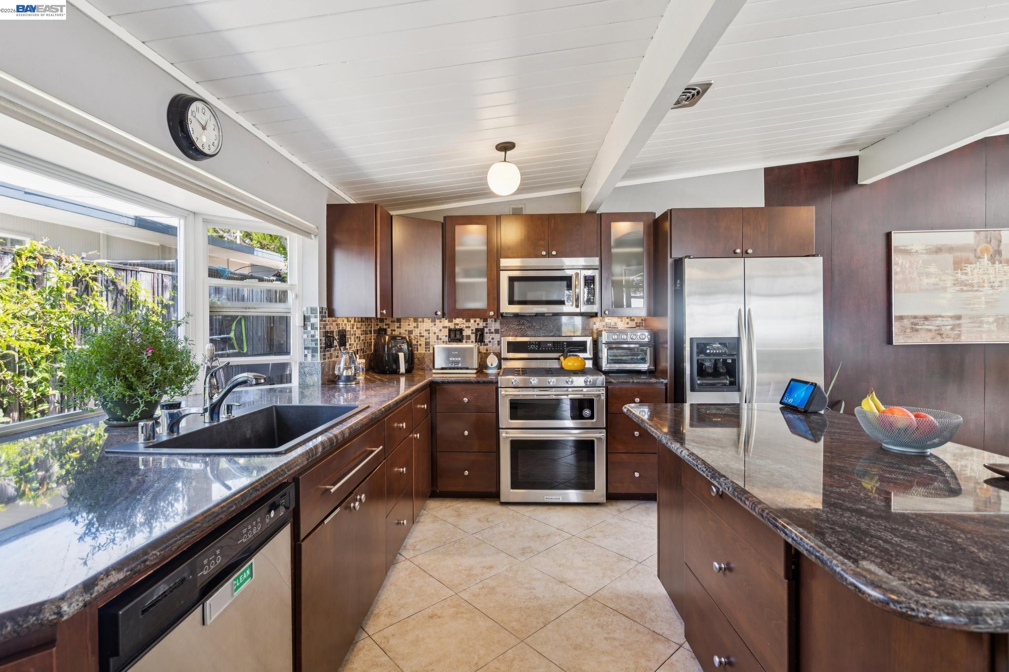 5842 Highwood Road Castro Valley, CA 94552 - Photo 19 of 93