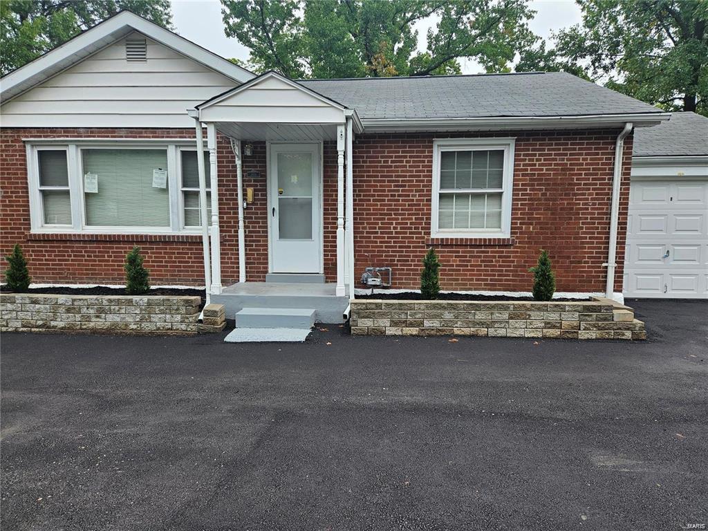 1828 North Hanley Road St. Louis, MO 63114 - Photo 1 of 7 Gallery Image 1