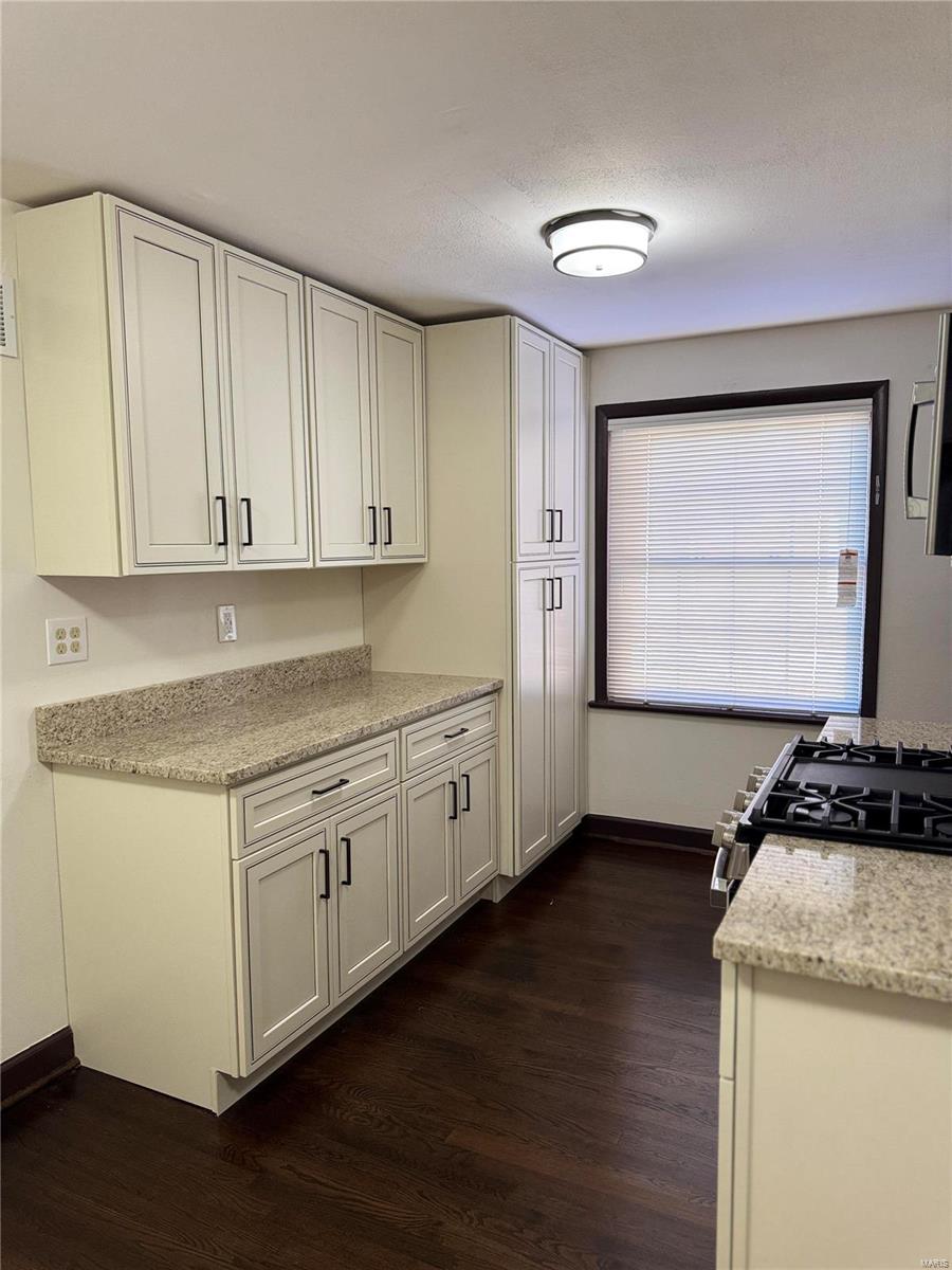 1828 North Hanley Road St. Louis, MO 63114 - Photo 3 of 7 Gallery Image 3