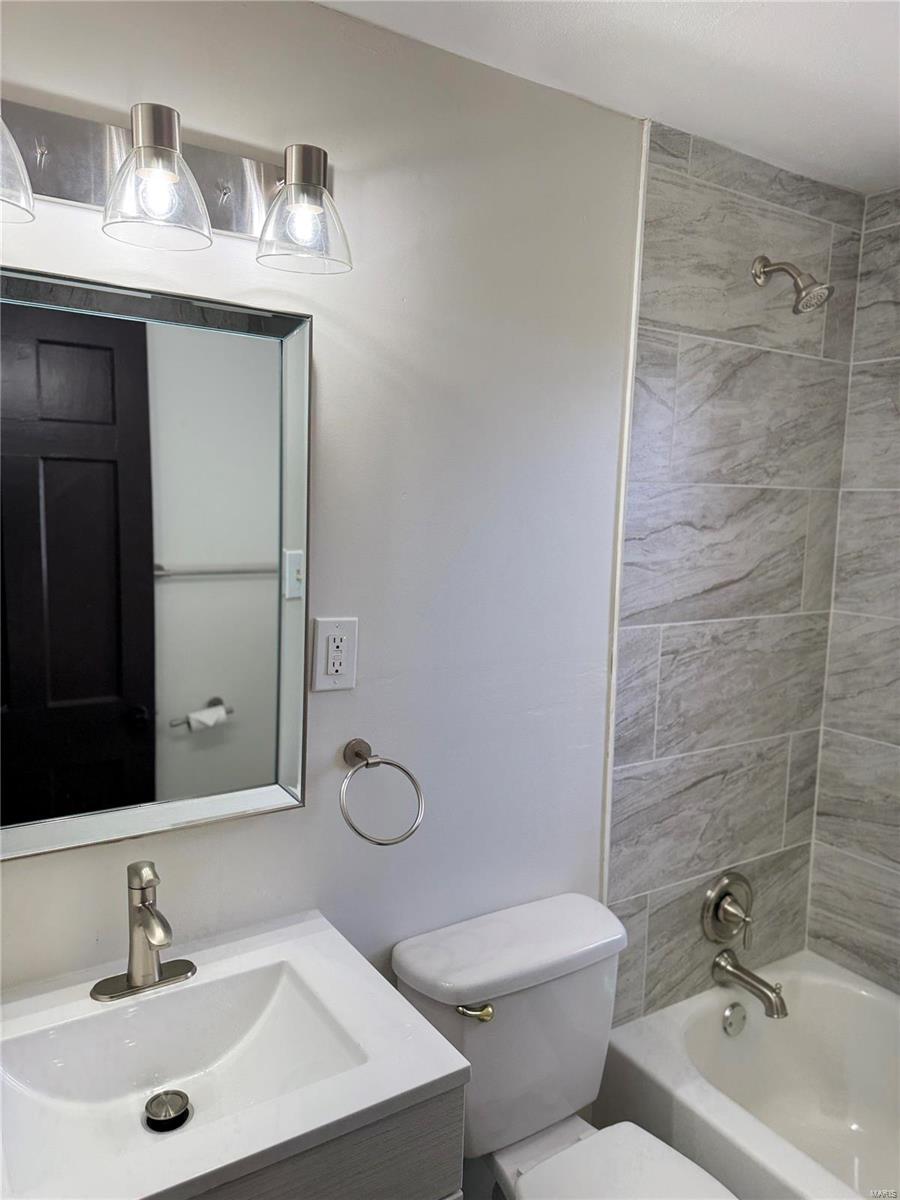 1828 North Hanley Road St. Louis, MO 63114 - Photo 5 of 7 Gallery Image 5