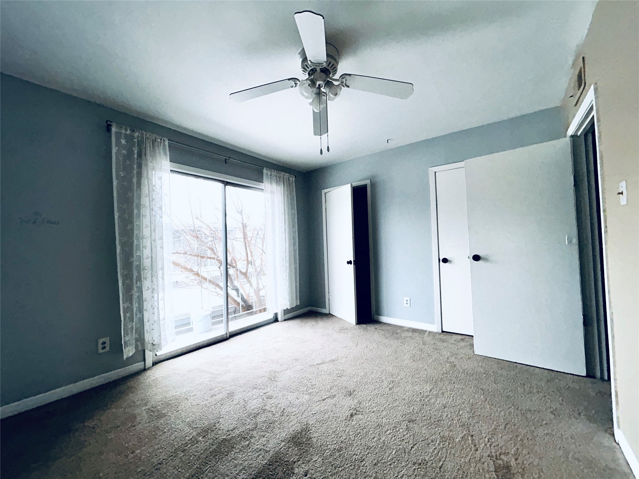 7825 Rue St Cyr Street, Unit 53 Houston, TX 77074 - Photo 6 of 11 a view of an empty room with a window