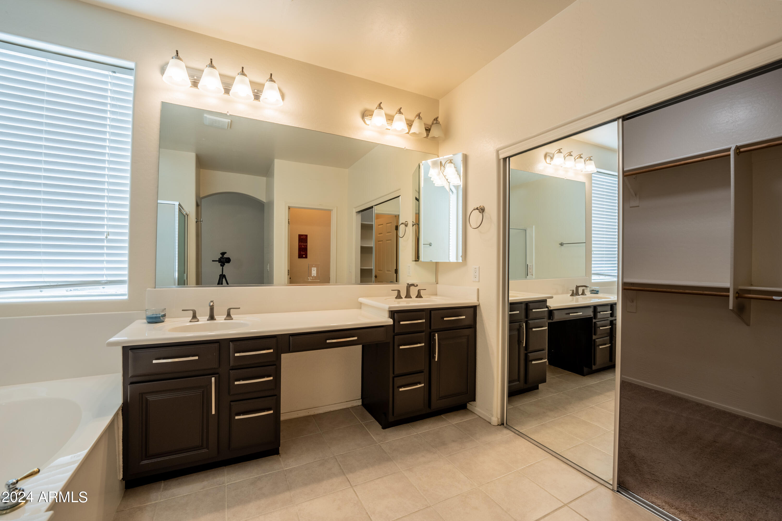 2424 West Eagle Feather Road Phoenix, AZ 85085 - Photo 21 of 37 2424 W Feather Rd-19