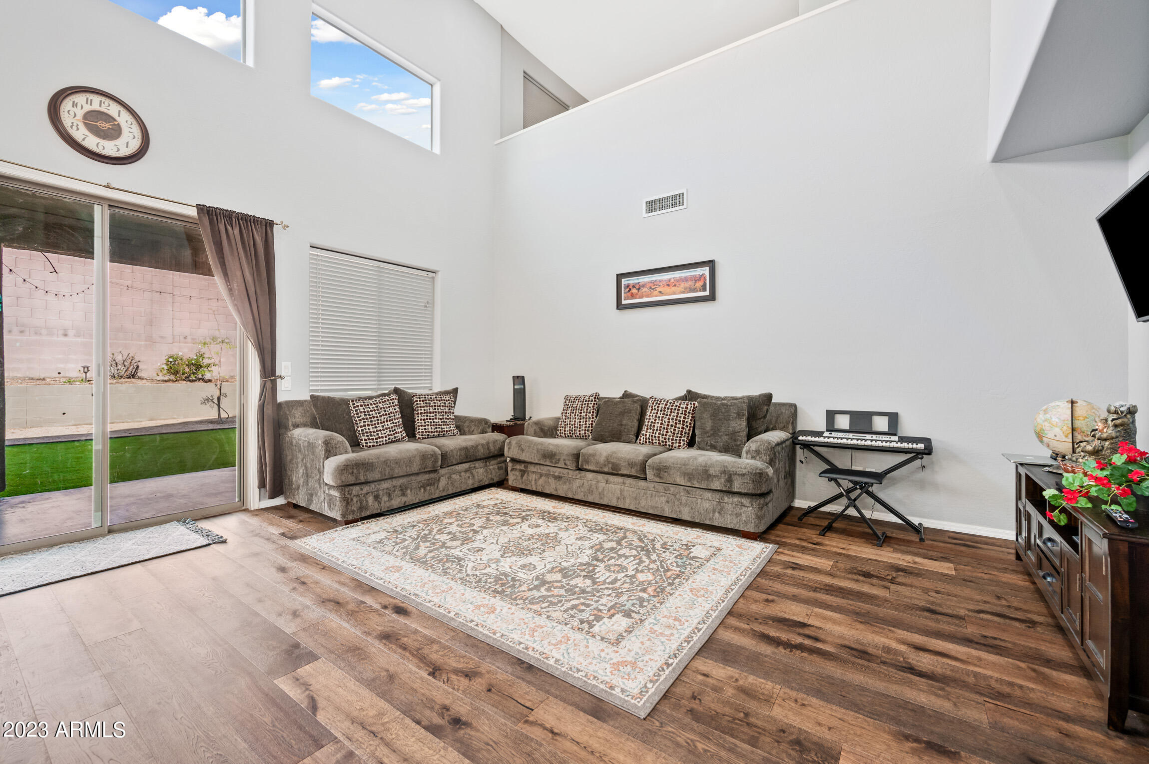 2424 West Eagle Feather Road Phoenix, AZ 85085 - Photo 5 of 37 ocupix-2424WEFR-12