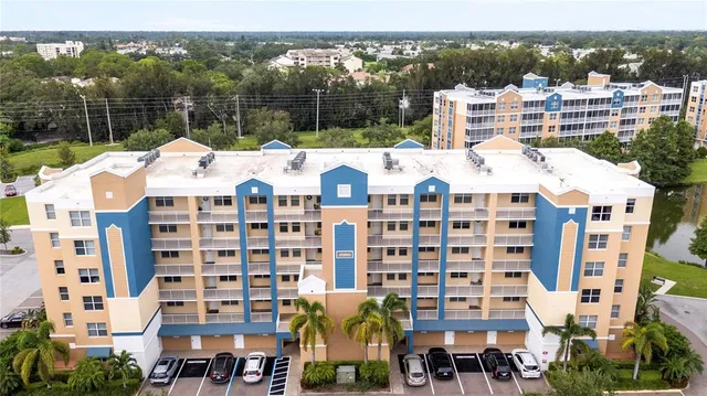 $265,000 | 960 Starkey Road, Unit 5202, Largo, FL 33771