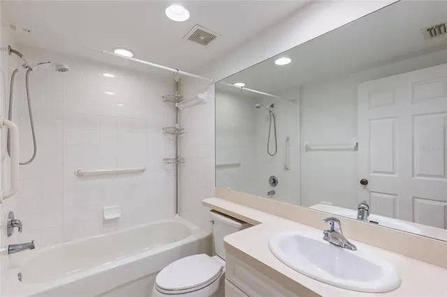 $265,000 | 960 Starkey Road, Unit 5202, Largo, FL 33771