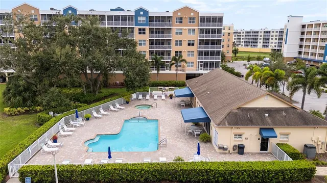 $265,000 | 960 Starkey Road, Unit 5202, Largo, FL 33771