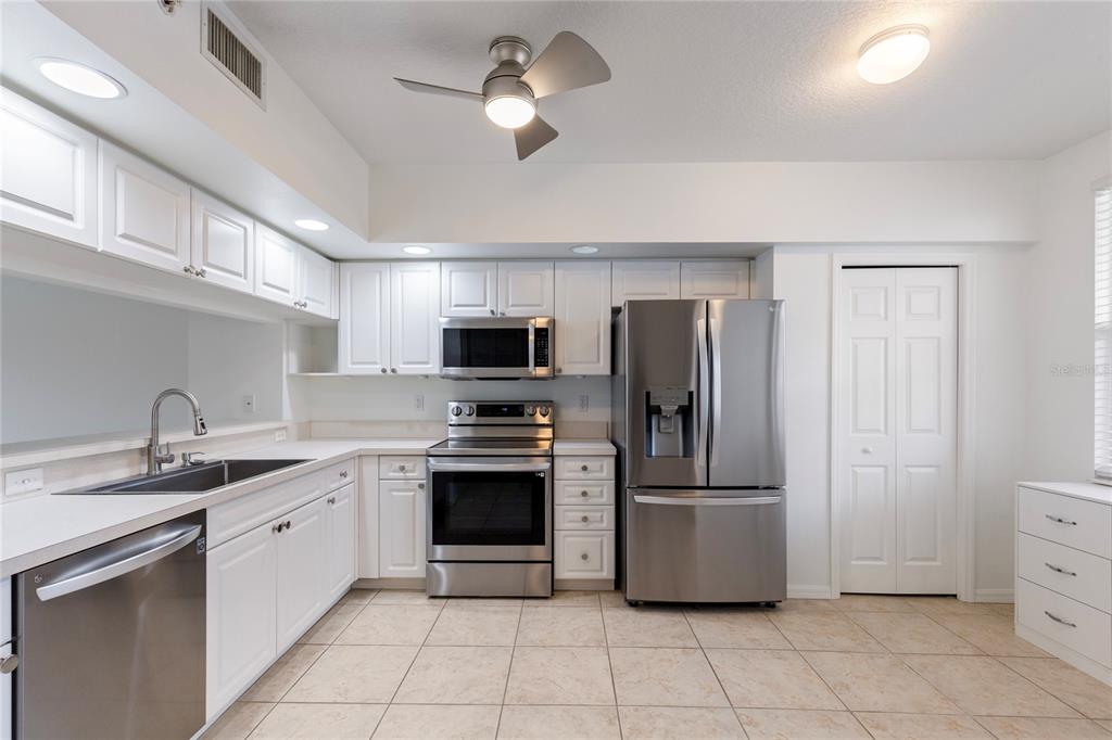 960 Starkey Road, Unit 5202 Largo, FL 33771 - Photo 8 of 53