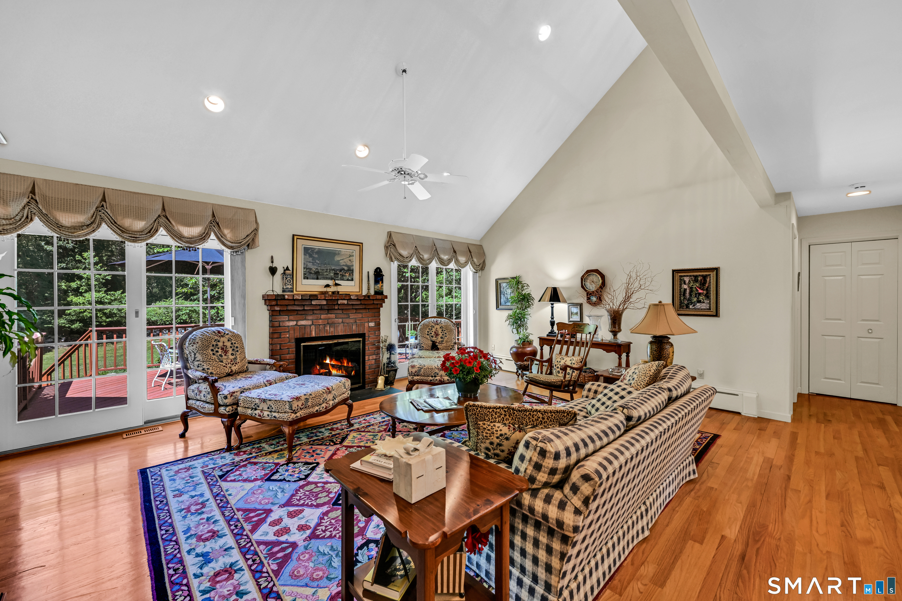 199 Taugwonk Road Stonington, CT 06378 - Photo 4 of 40 Family room