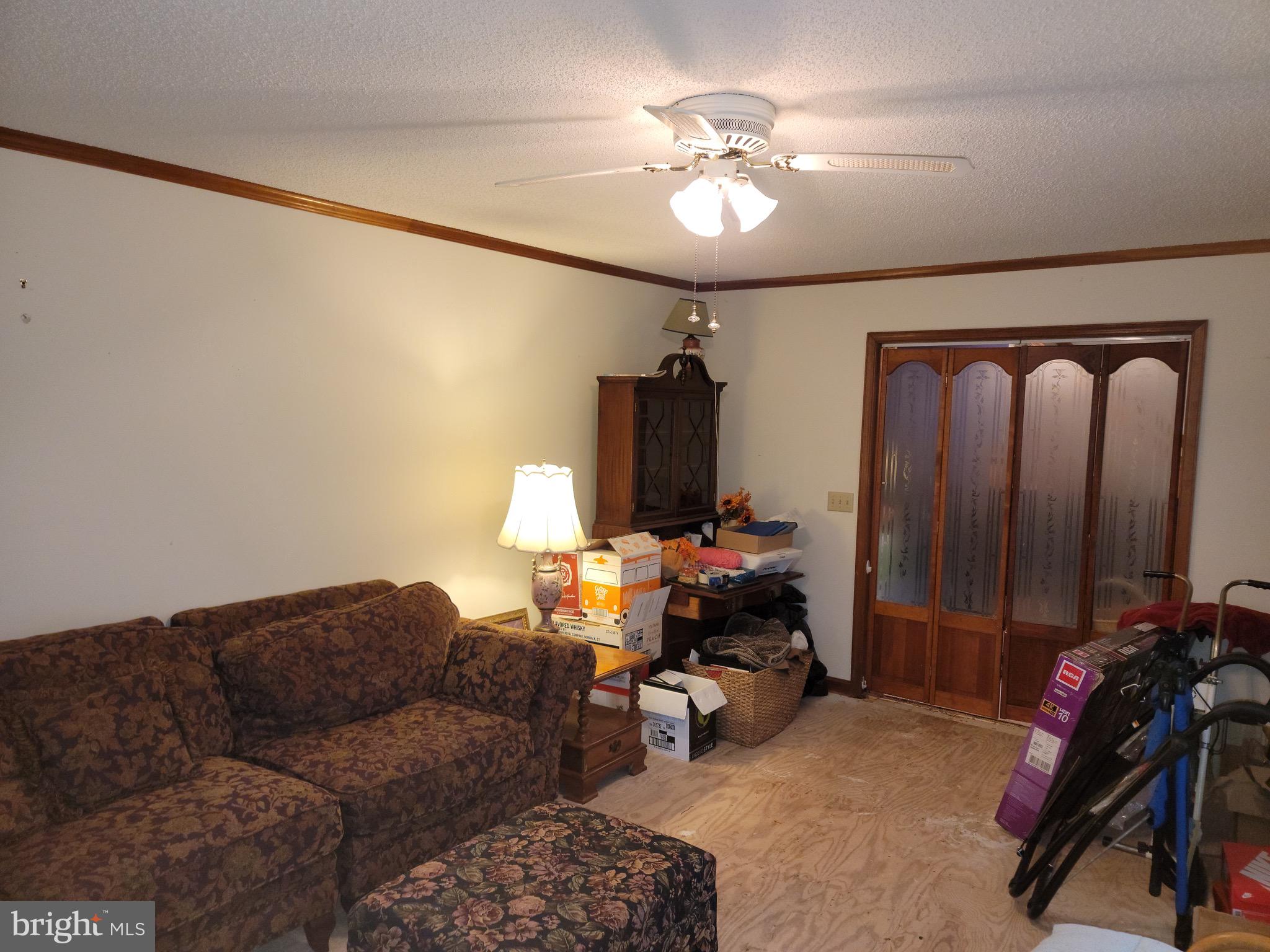 8015 Libertytown Road Berlin, MD 21811 - Photo 4 of 51 Living Room
