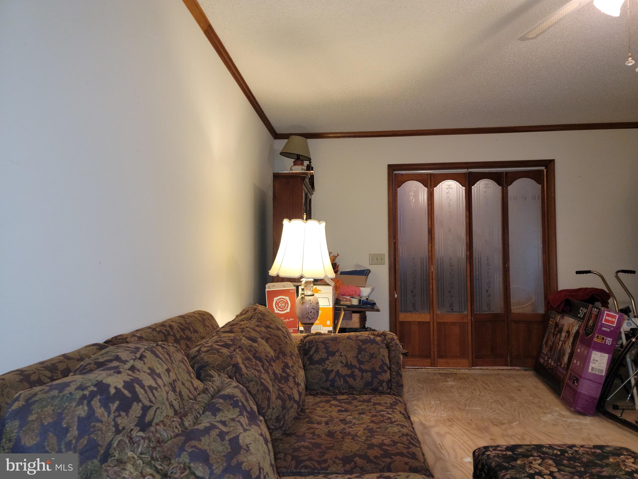 8015 Libertytown Road Berlin, MD 21811 - Photo 5 of 51 Living Room